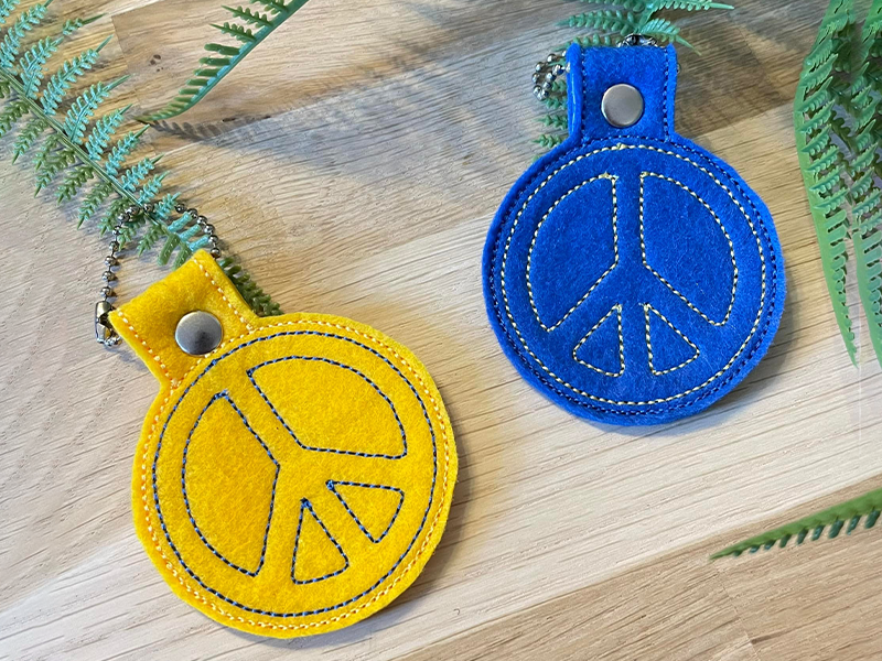 Peace Schlüsselanhänger - ITH-Stickdatei